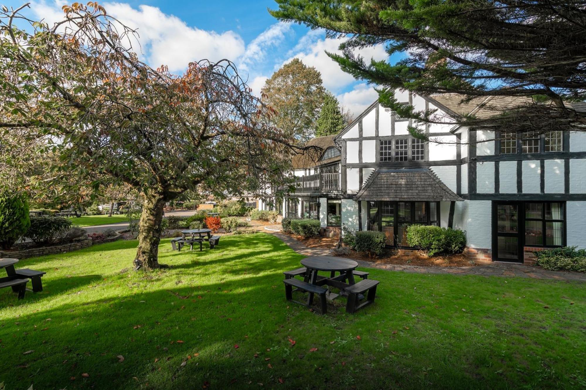 Thatchers East Horsley Buitenkant foto