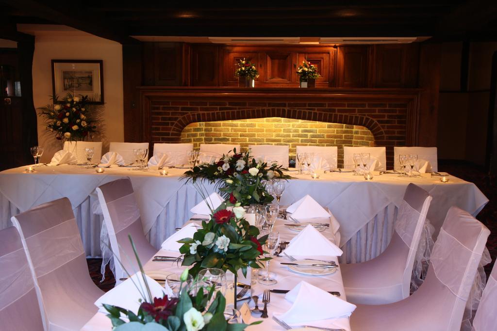 Thatchers East Horsley Buitenkant foto