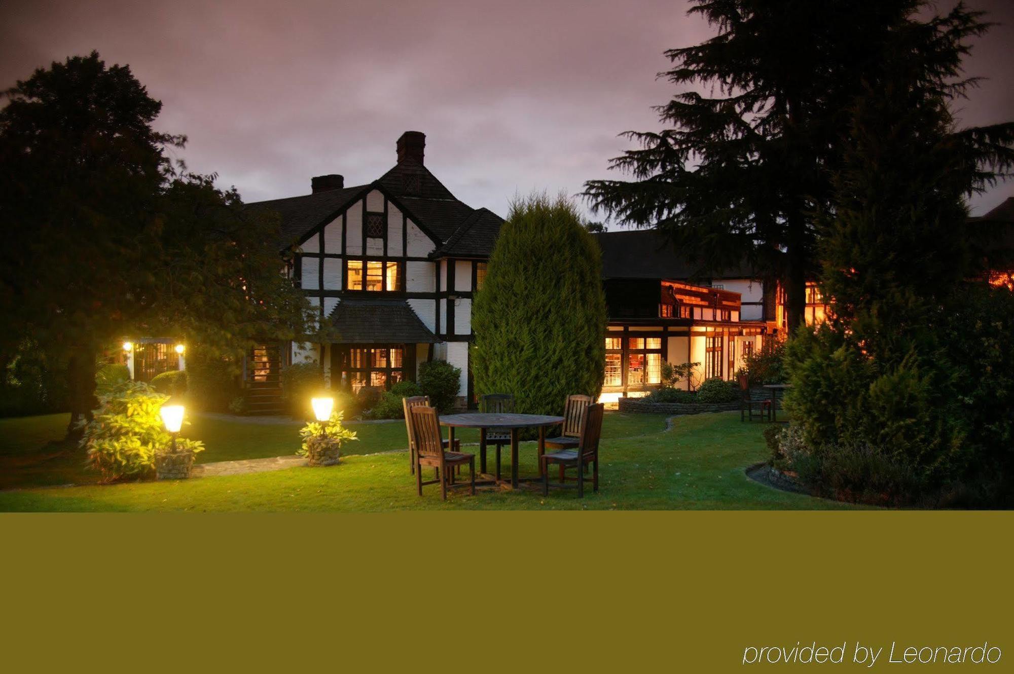 Thatchers East Horsley Buitenkant foto
